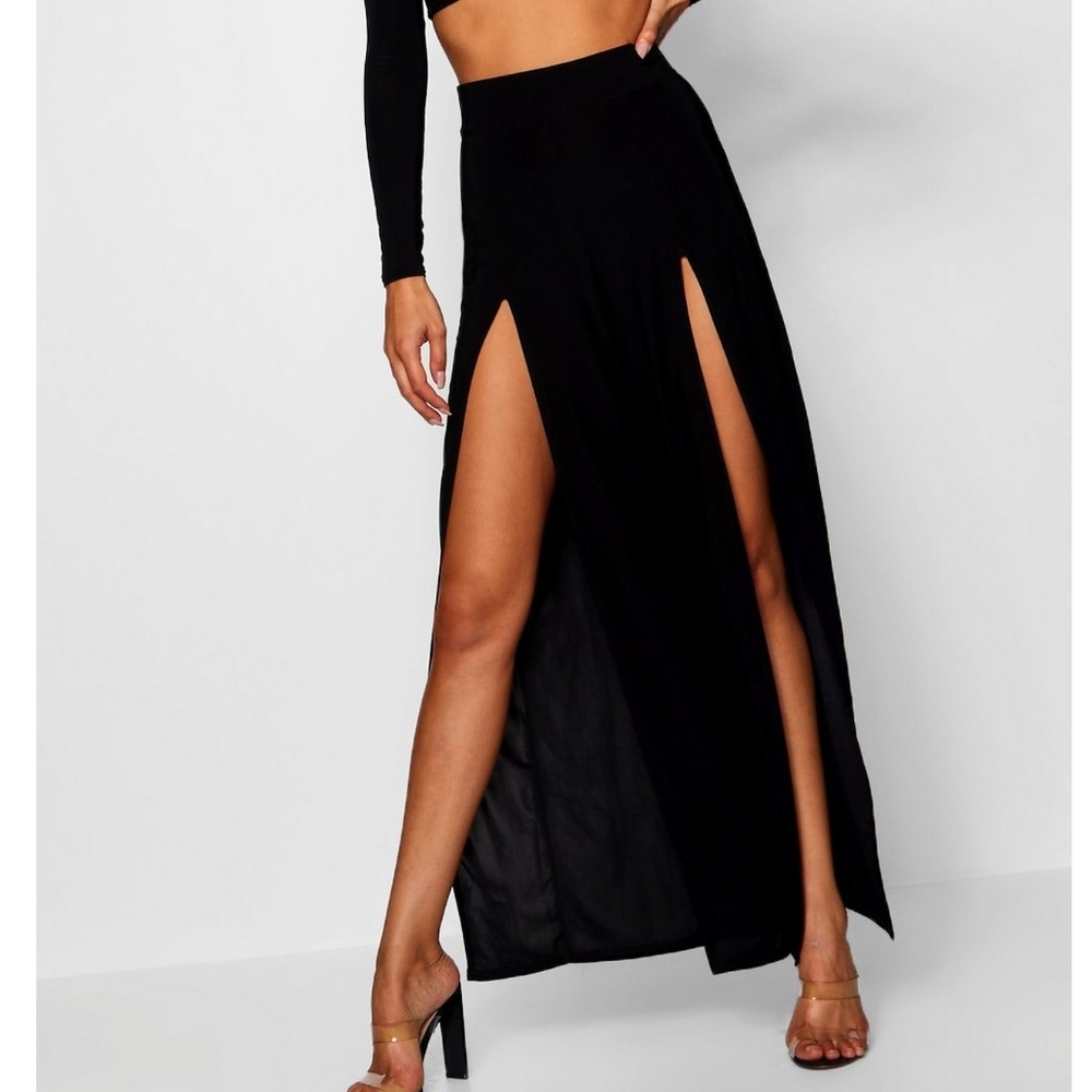 Wide leg split trouser. Stretchy and comfortable!